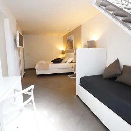 Le Stanze Di Piazza Cairoli 4*