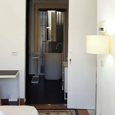 Pensjonat Le Stanze Di Piazza Cairoli 3*