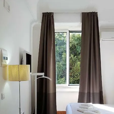 Le Stanze Di Piazza Cairoli 4*