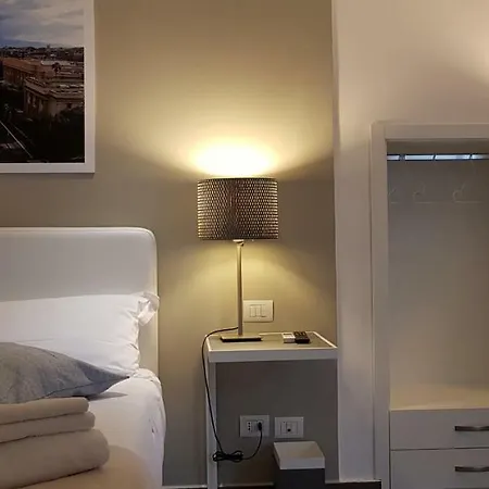 Penzion Le Stanze Di Piazza Cairoli 4*