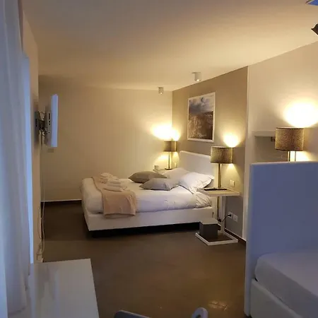 Le Stanze Di Piazza Cairoli 4*