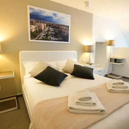 Le Stanze Di Piazza Cairoli 4*